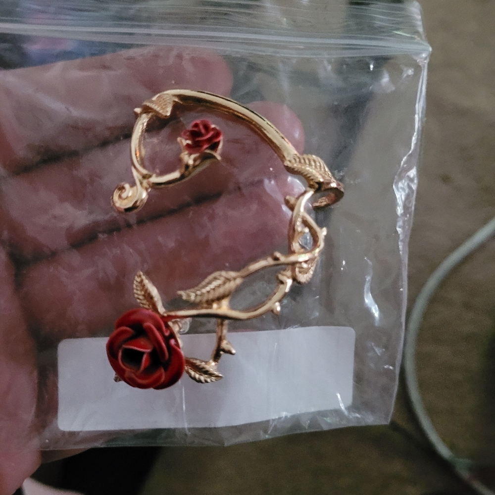 Rose and gold ear cuff